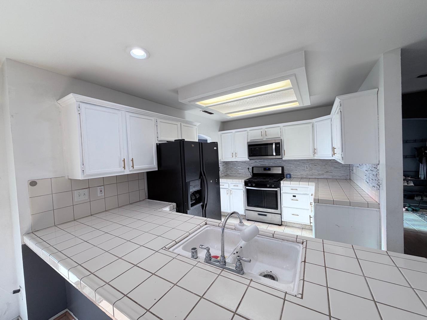 2253 N Katy Ave, Fresno, CA 93722
