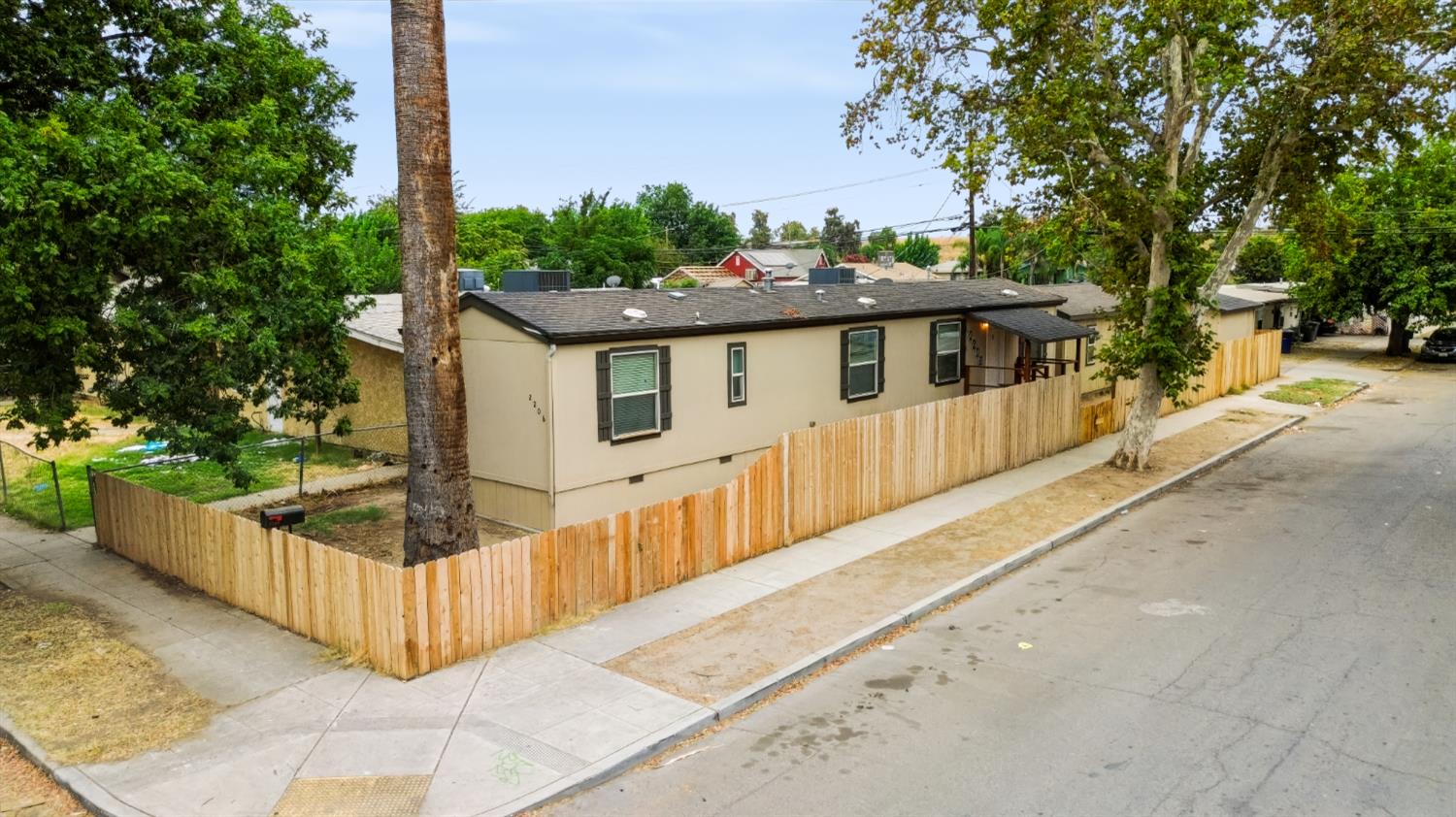 2206 E Tyler Ave, Fresno, CA 93701