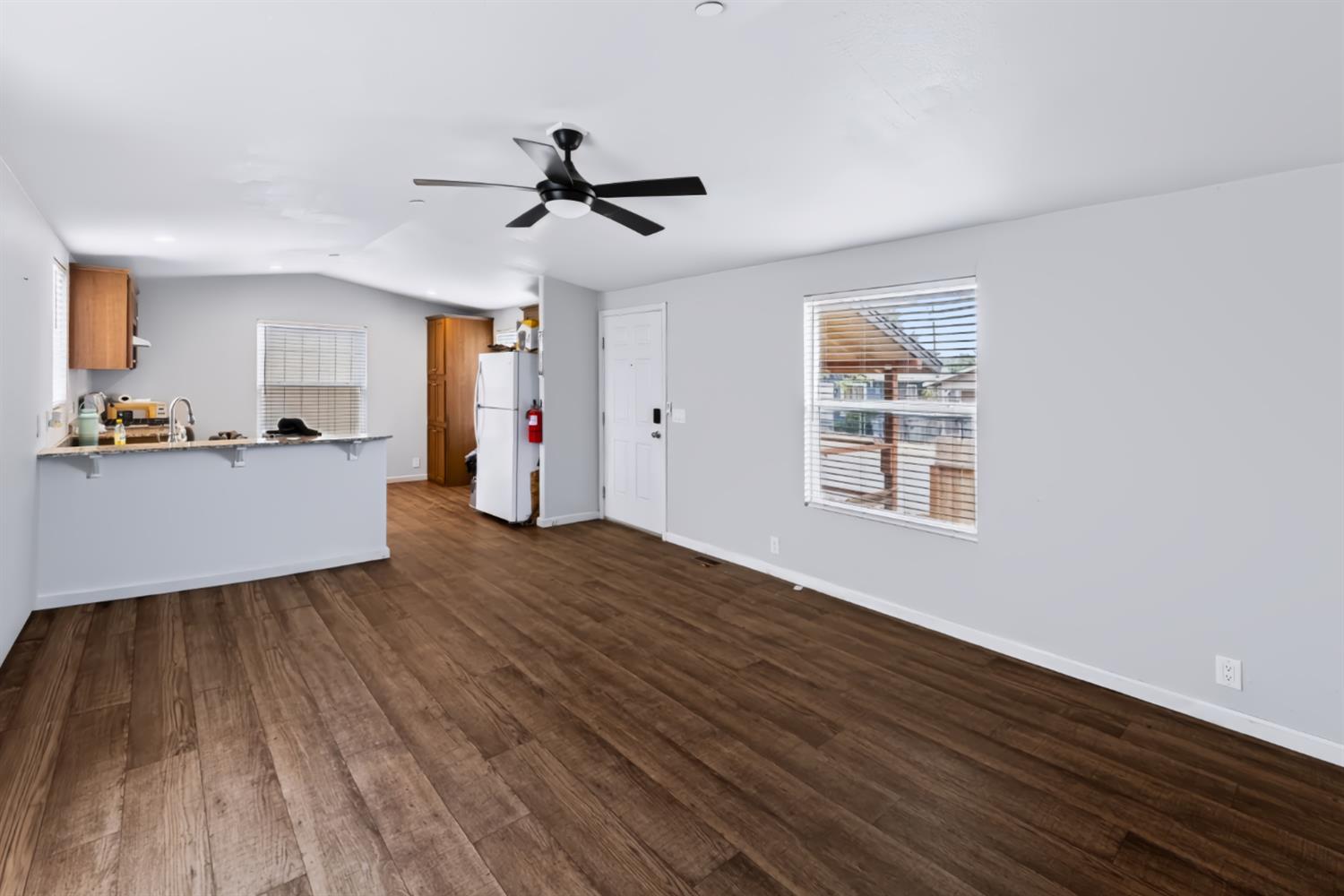 2206 E Tyler Ave, Fresno, CA 93701
