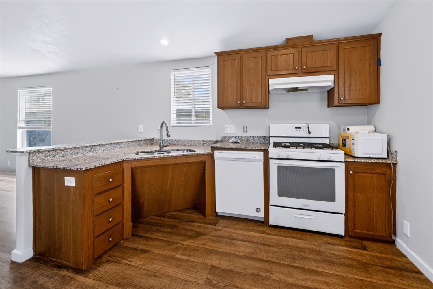 2206 E Tyler Ave, Fresno, CA 93701