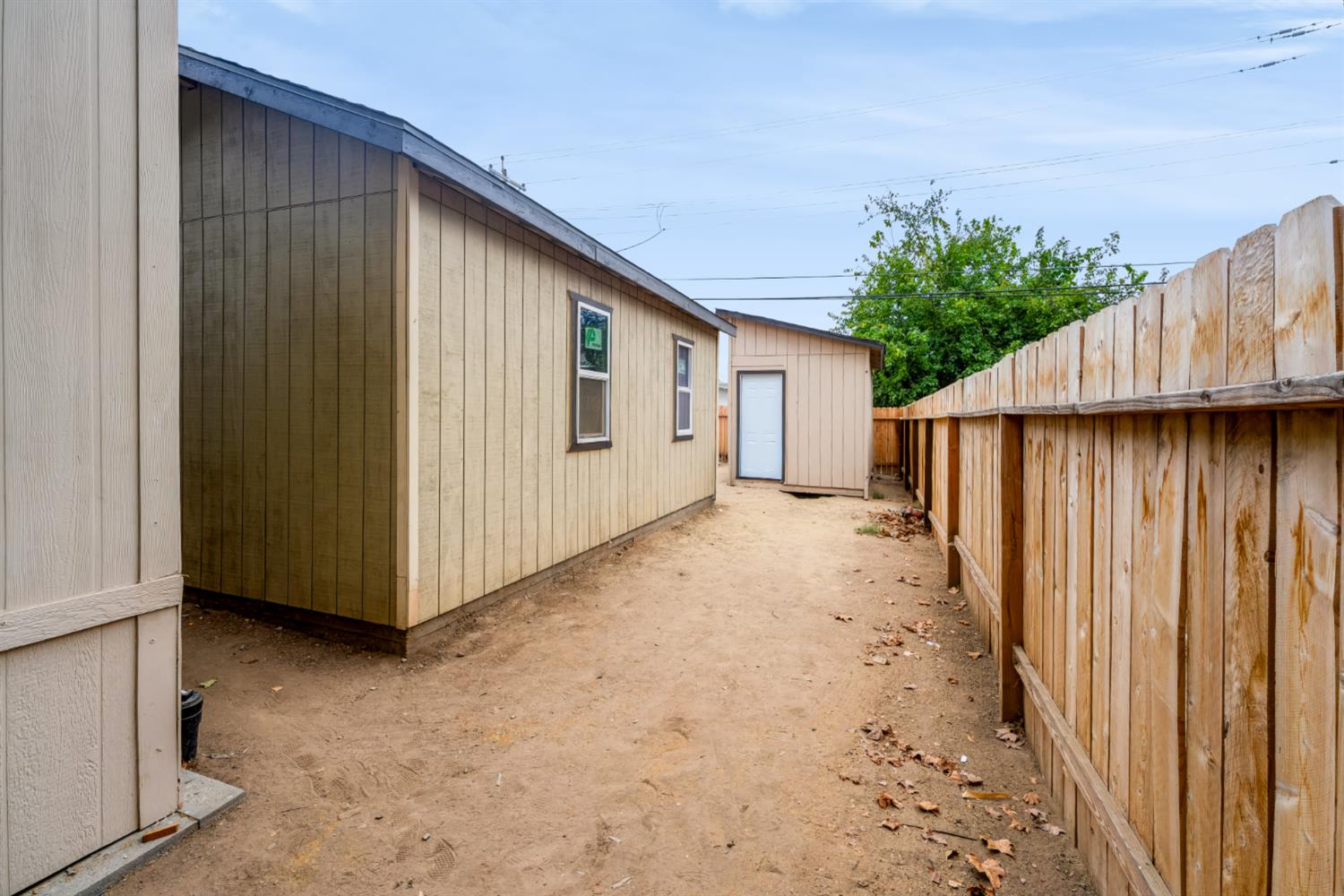 2206 E Tyler Ave, Fresno, CA 93701
