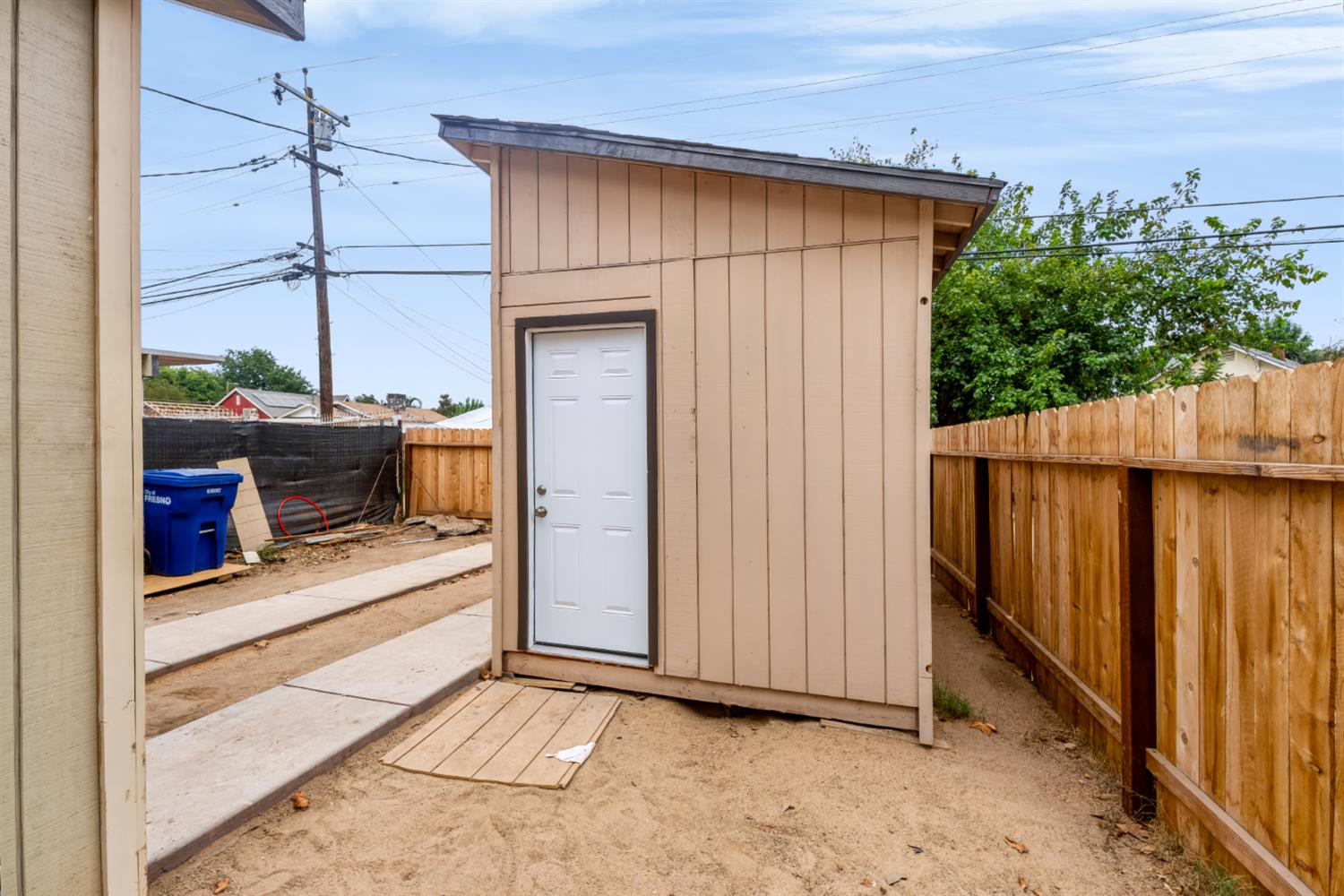 2206 E Tyler Ave, Fresno, CA 93701