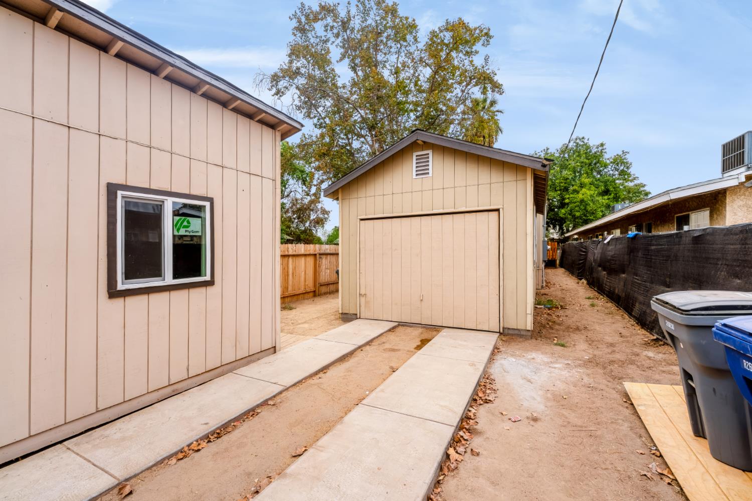 2206 E Tyler Ave, Fresno, CA 93701