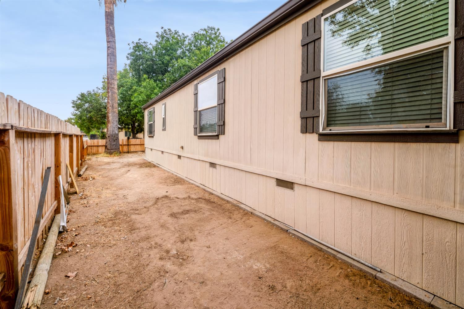 2206 E Tyler Ave, Fresno, CA 93701