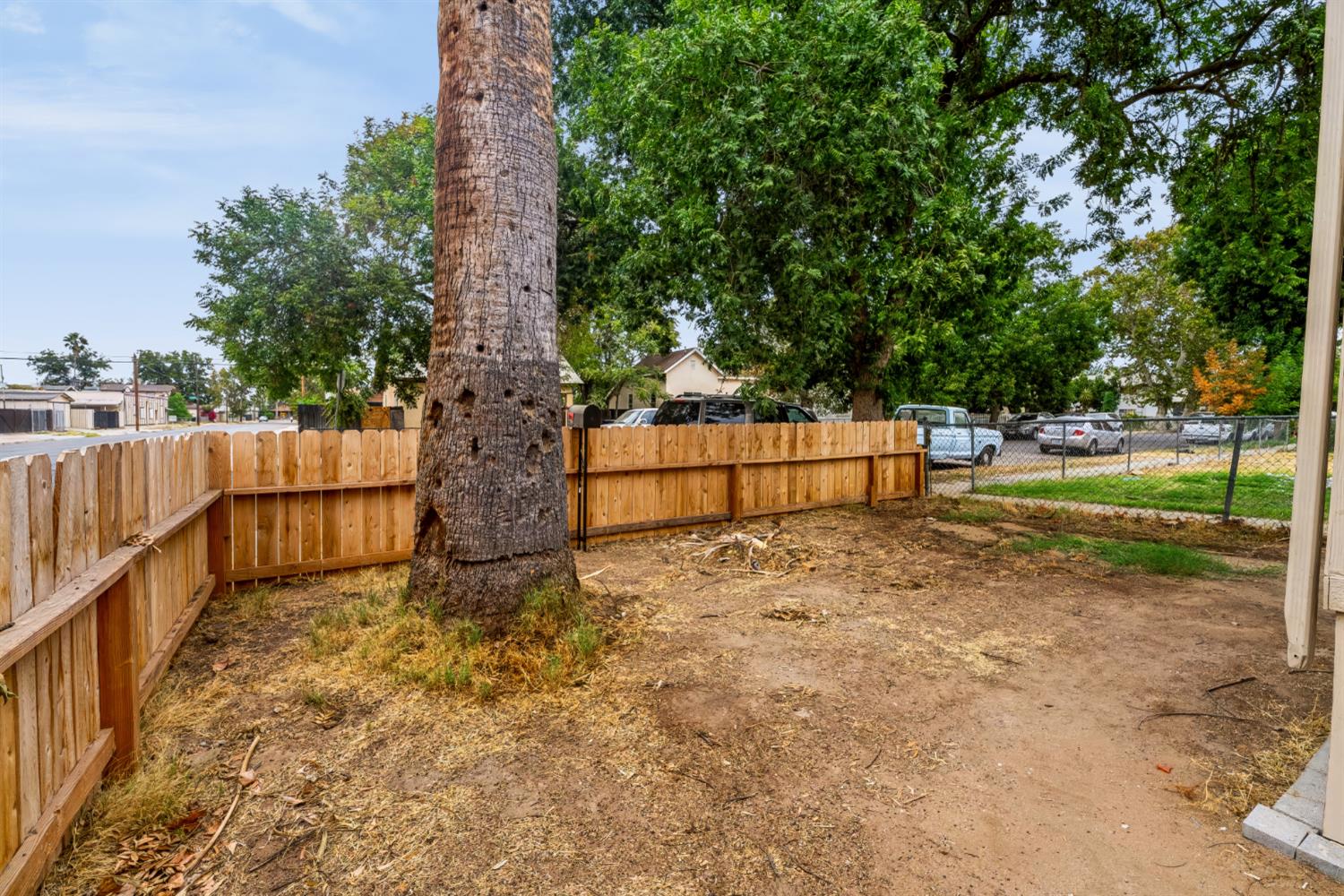 2206 E Tyler Ave, Fresno, CA 93701