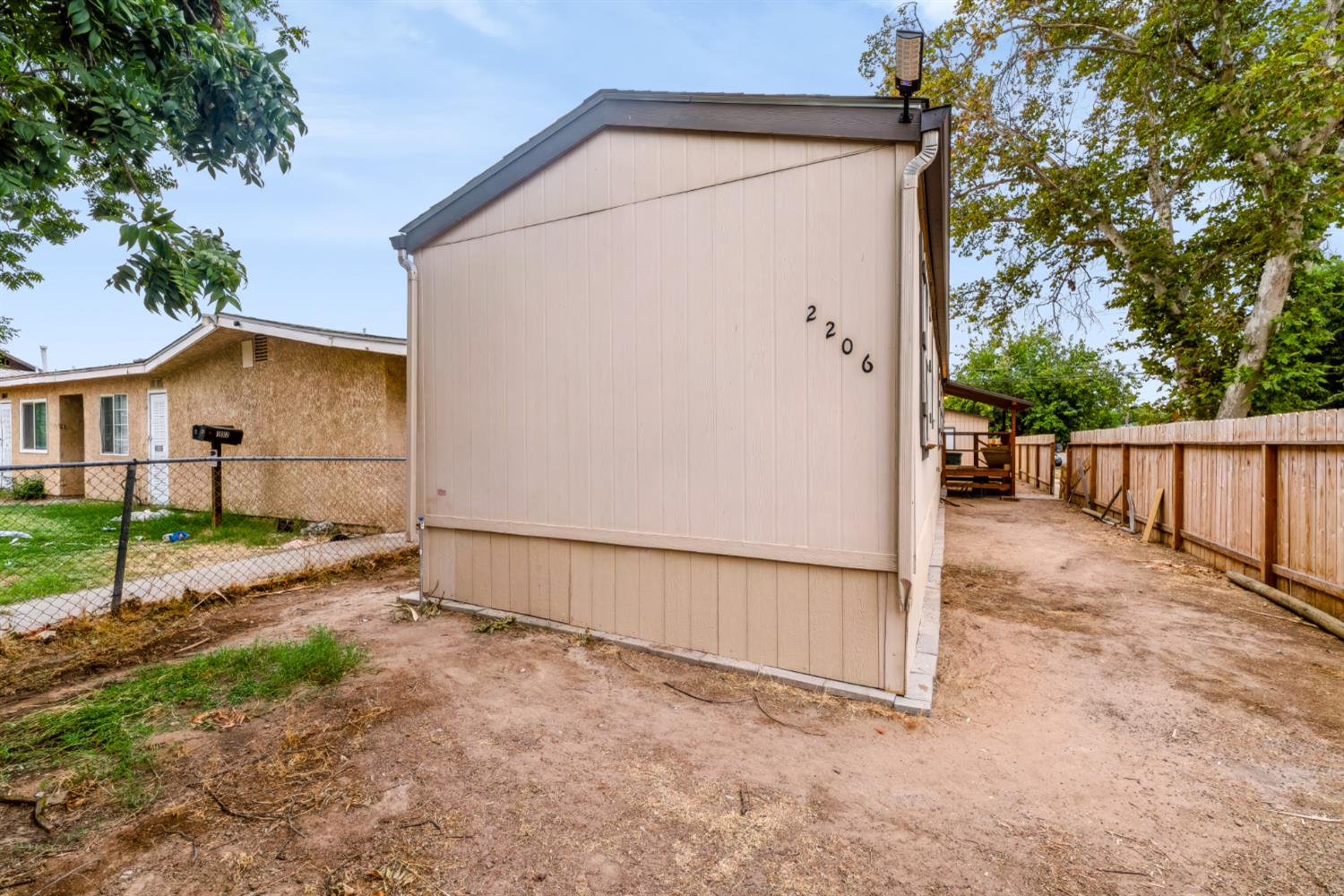 2206 E Tyler Ave, Fresno, CA 93701