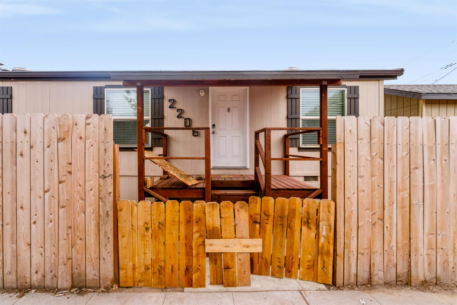 2206 E Tyler Ave, Fresno, CA 93701