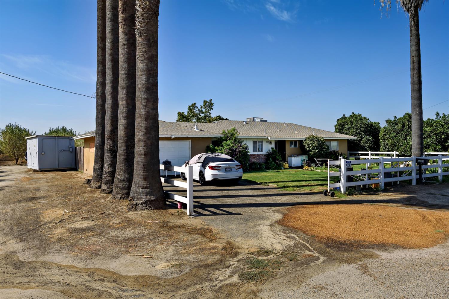 1499 E Manning Ave, Fresno, CA 93725
