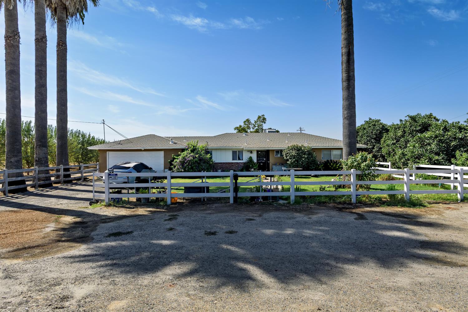 1499 E Manning Ave, Fresno, CA 93725