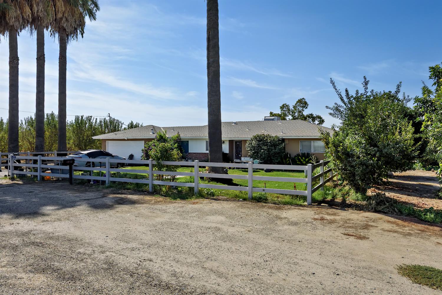 1499 E Manning Ave, Fresno, CA 93725