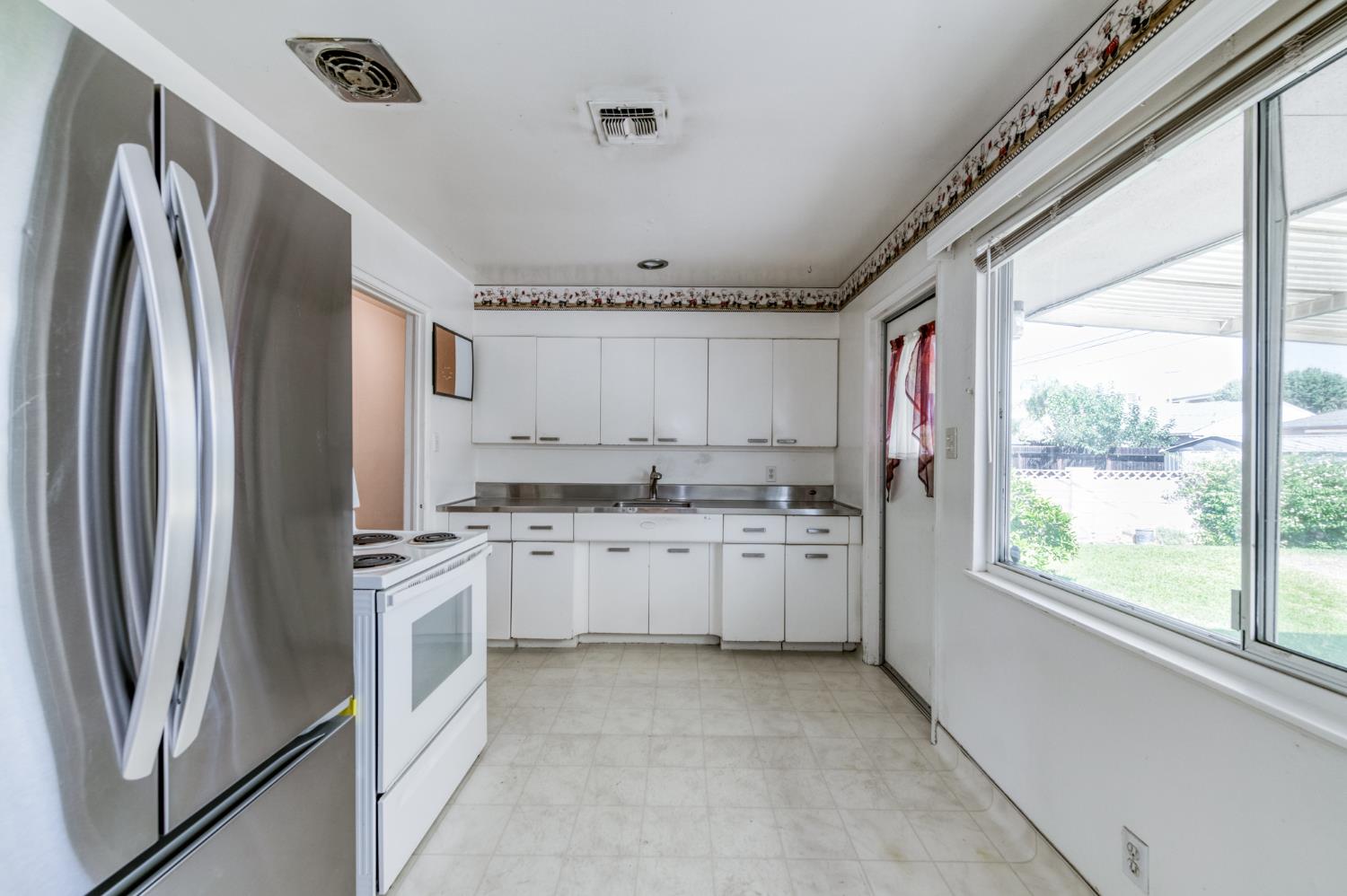 4035 E Montecito, Fresno, CA 93702