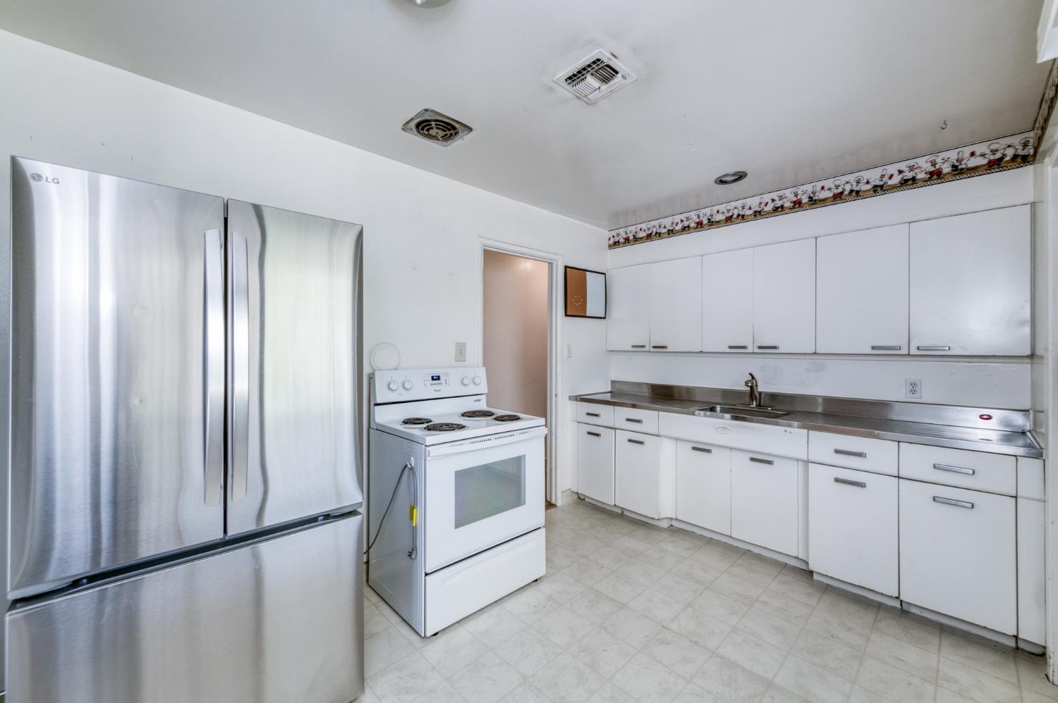 4035 E Montecito, Fresno, CA 93702