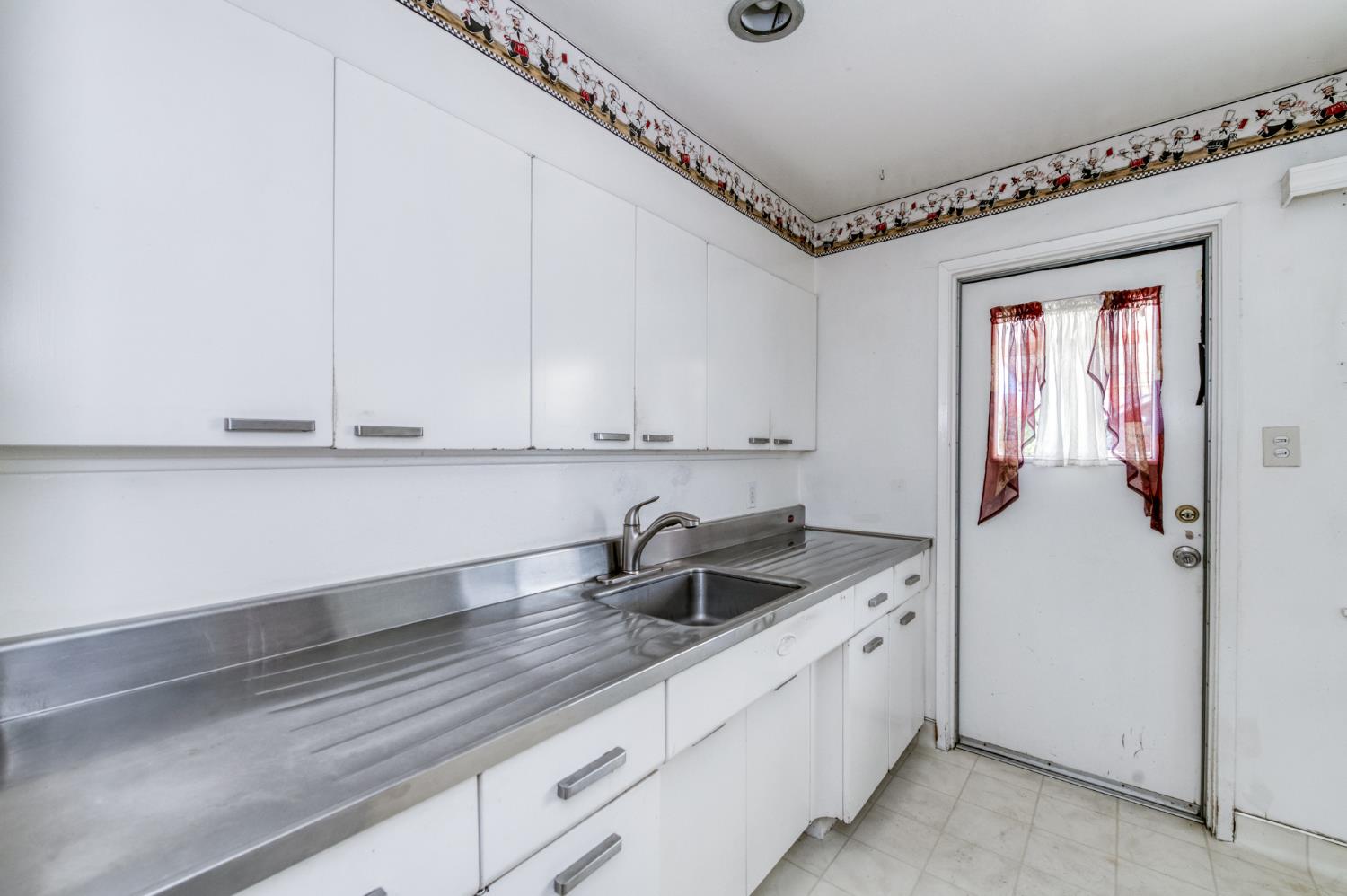 4035 E Montecito, Fresno, CA 93702