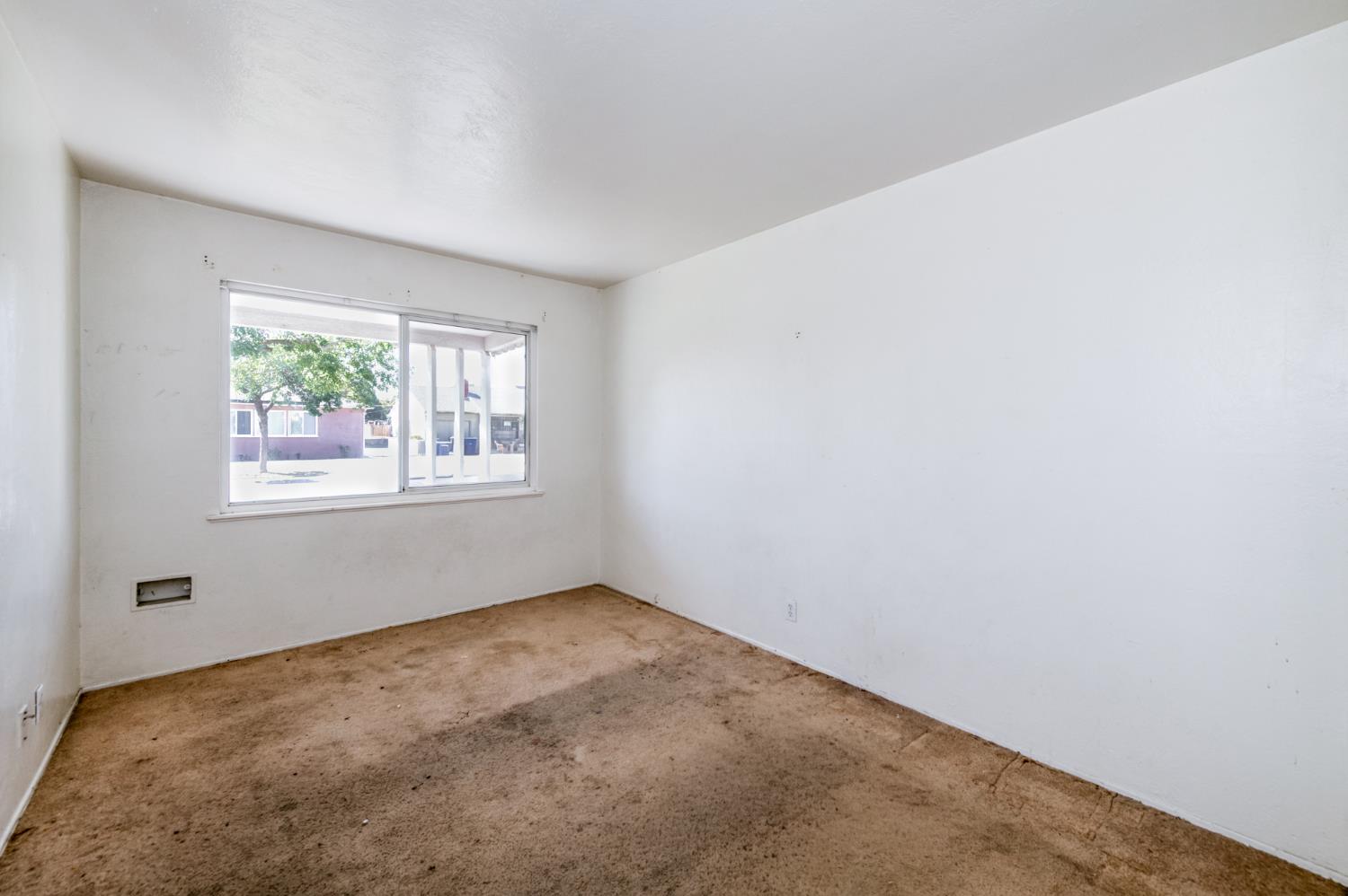 4035 E Montecito, Fresno, CA 93702