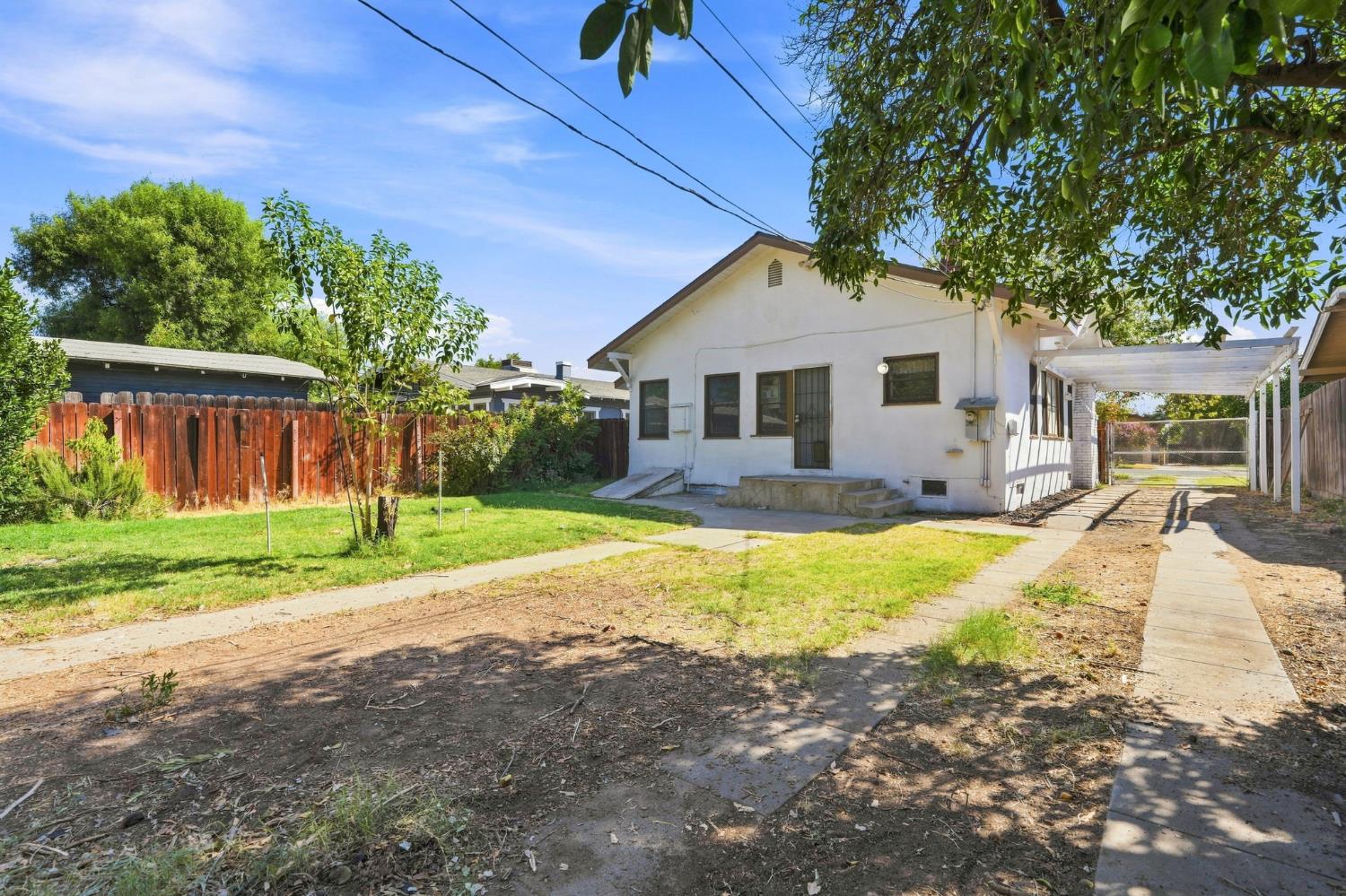 1353 N Wilson Ave, Fresno, CA 93728