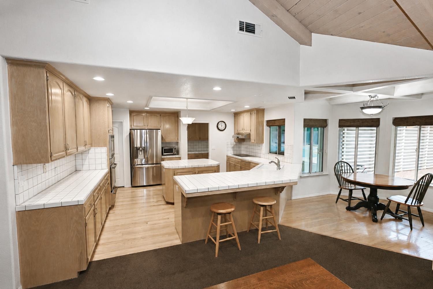 904 E Dartmouth Dr, Fresno, CA 93730