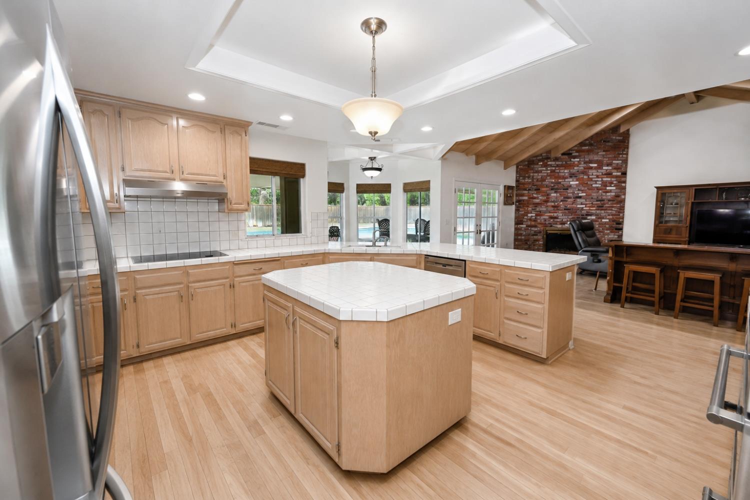 904 E Dartmouth Dr, Fresno, CA 93730