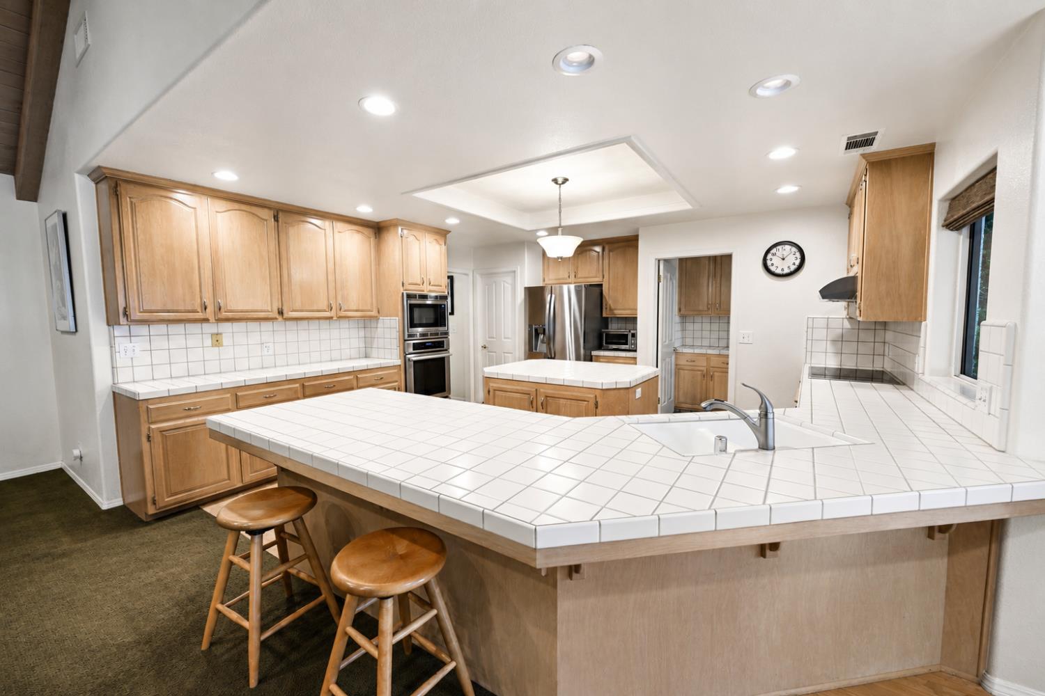 904 E Dartmouth Dr, Fresno, CA 93730