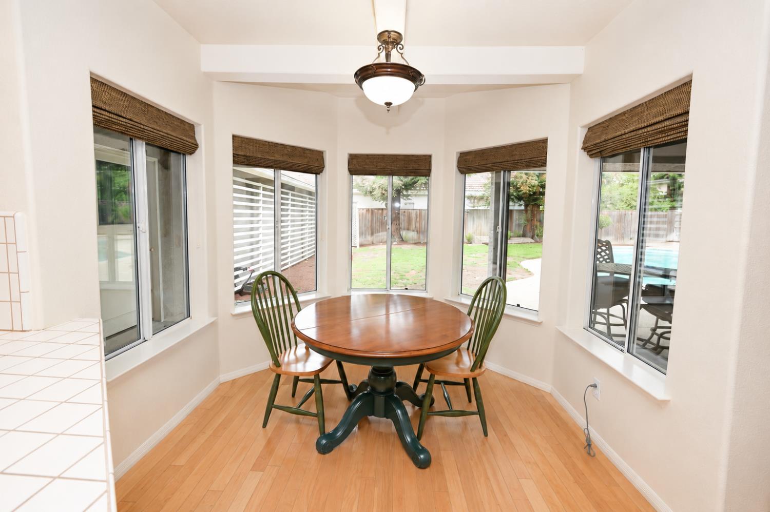 904 E Dartmouth Dr, Fresno, CA 93730
