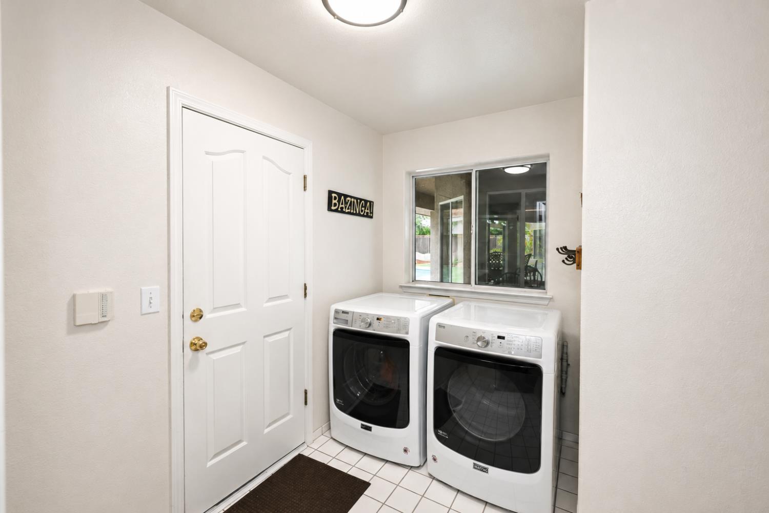 904 E Dartmouth Dr, Fresno, CA 93730