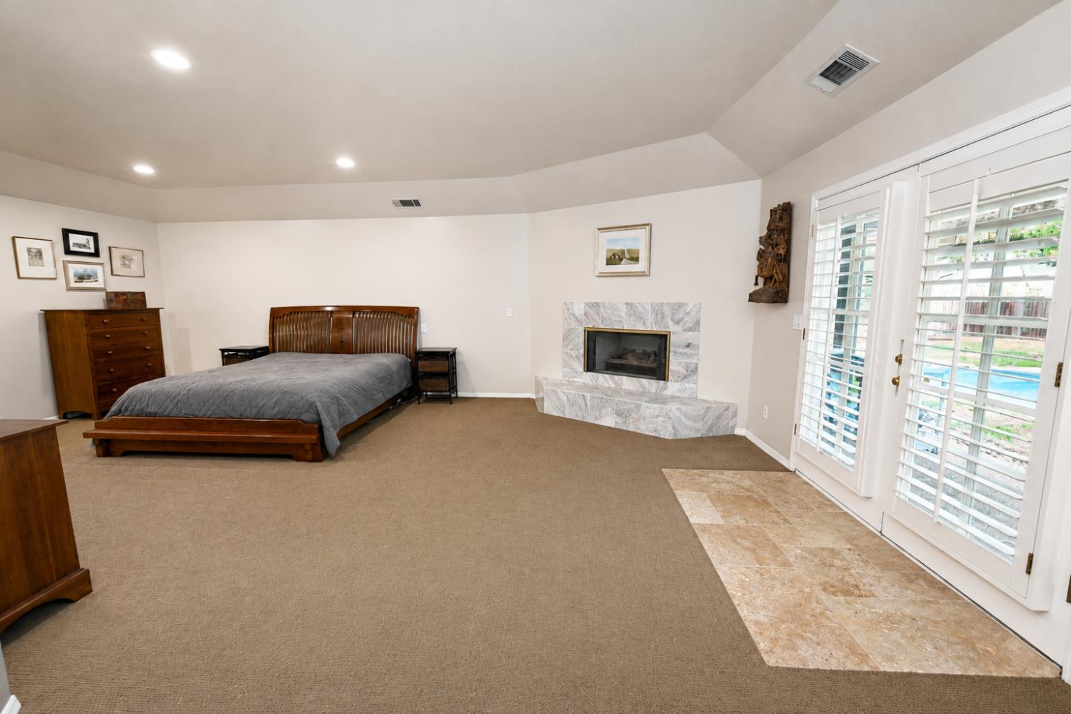 904 E Dartmouth Dr, Fresno, CA 93730