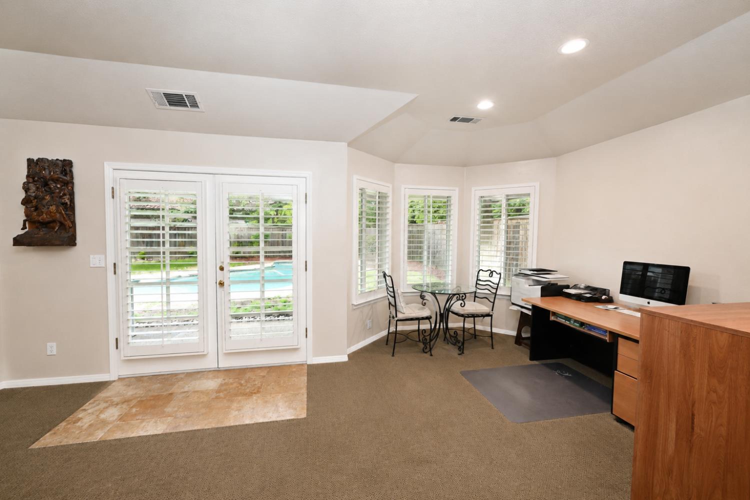 904 E Dartmouth Dr, Fresno, CA 93730