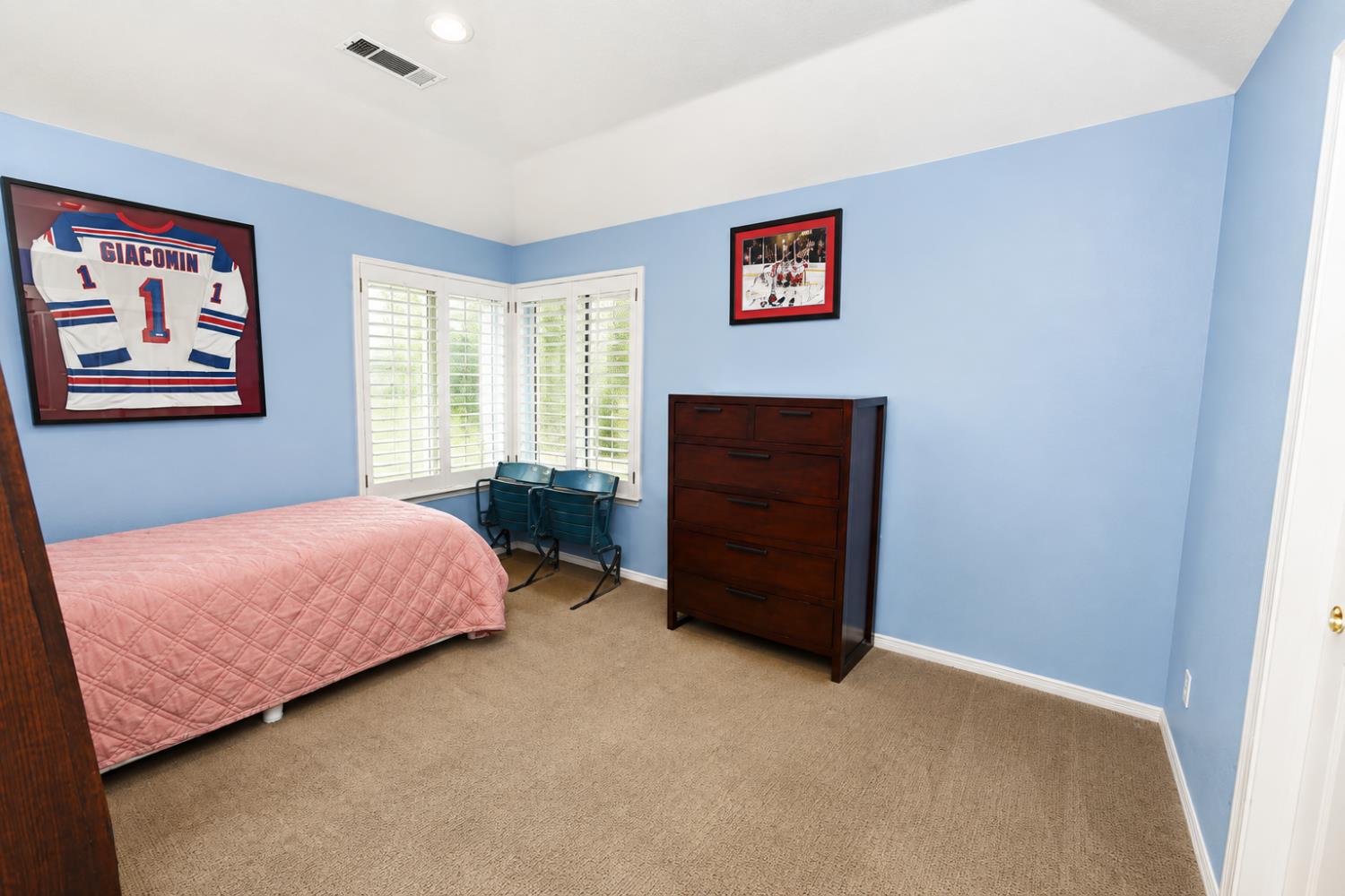 904 E Dartmouth Dr, Fresno, CA 93730