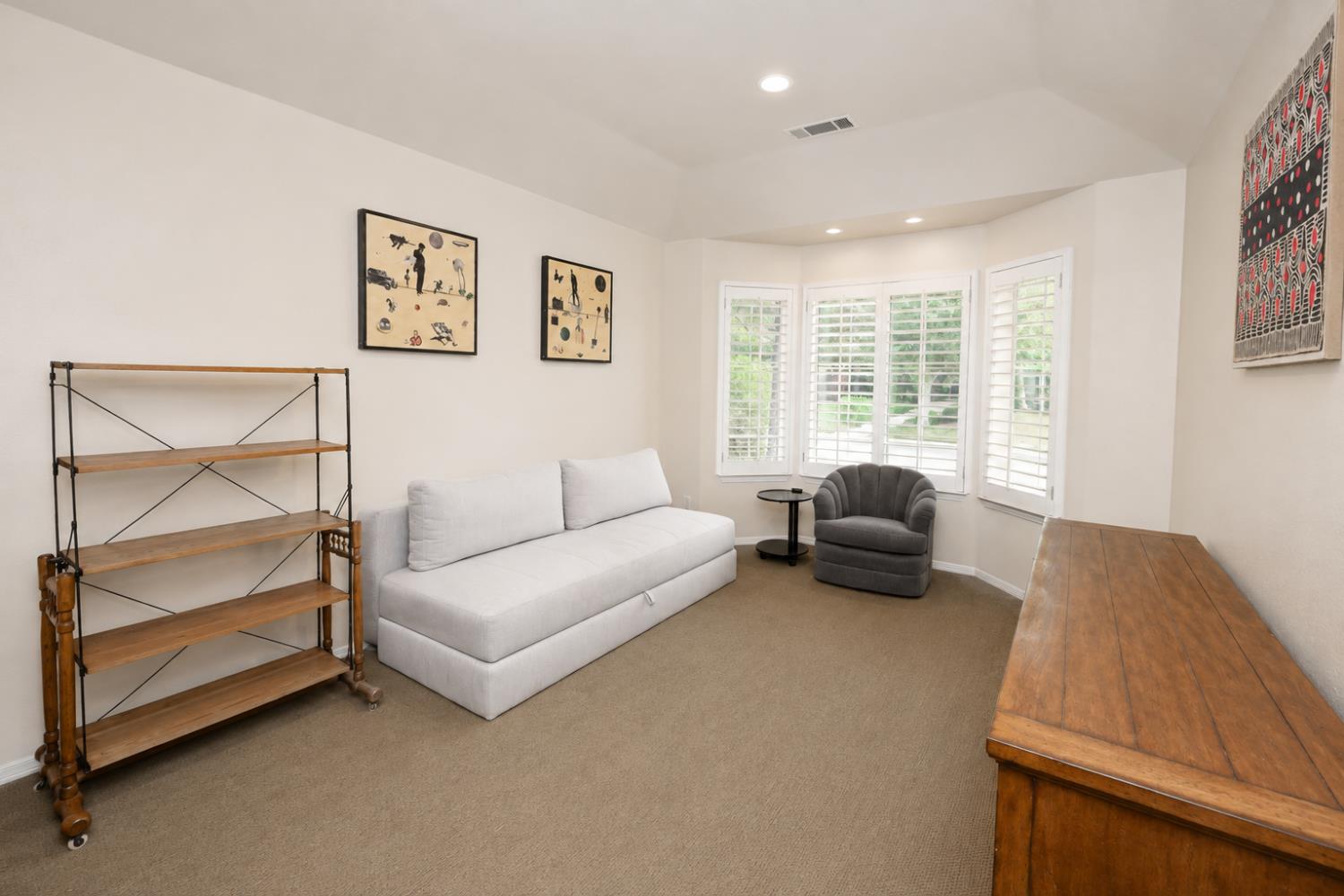 904 E Dartmouth Dr, Fresno, CA 93730