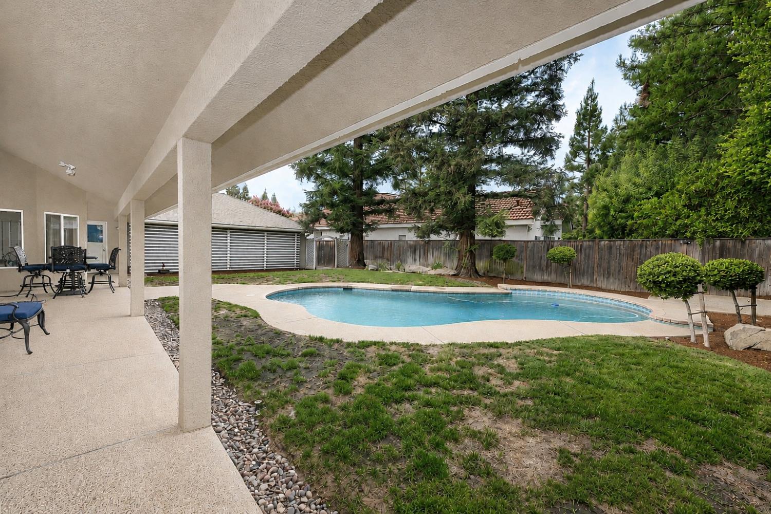 904 E Dartmouth Dr, Fresno, CA 93730