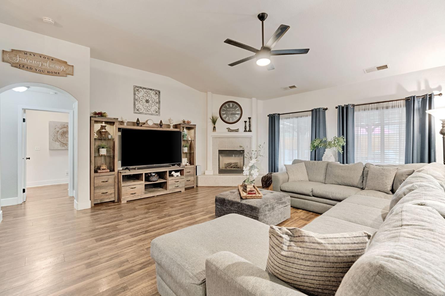 2270 Bay Ct, Madera, CA 93637