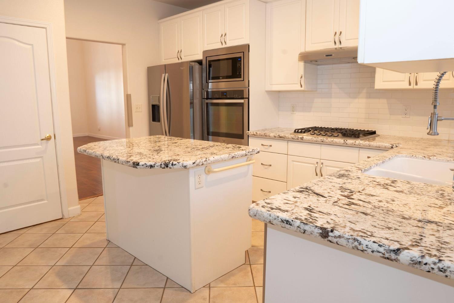 7638 N Bain Ave, Fresno, CA 93722