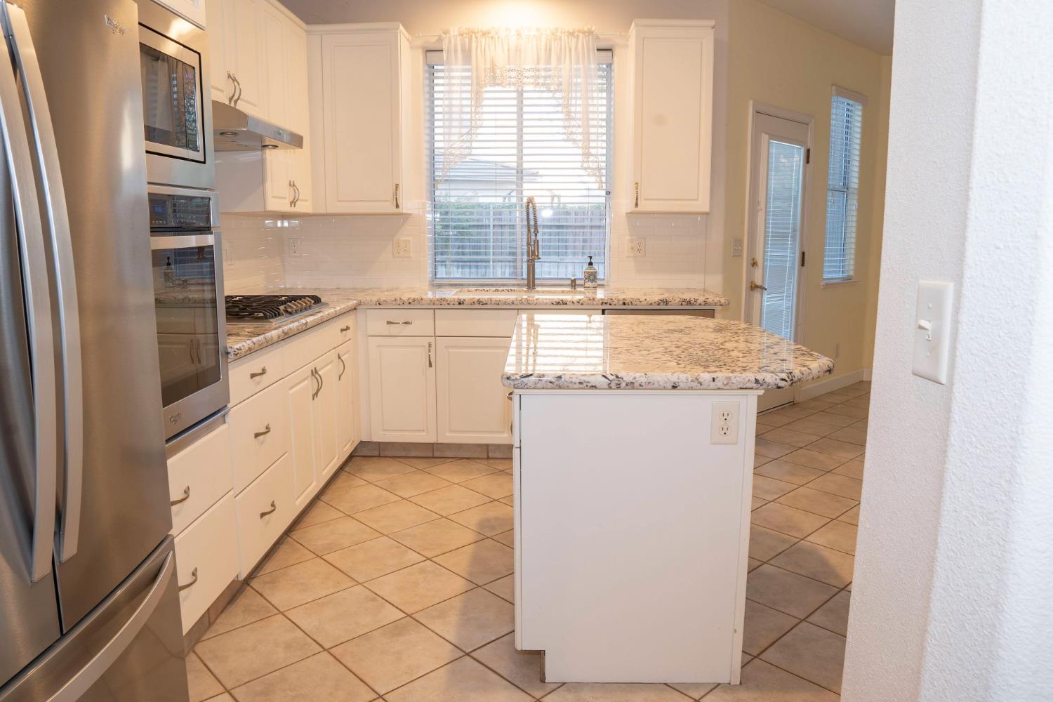 7638 N Bain Ave, Fresno, CA 93722