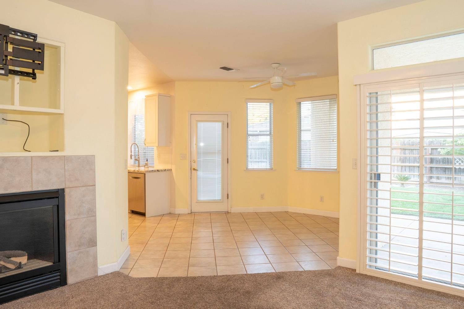 7638 N Bain Ave, Fresno, CA 93722