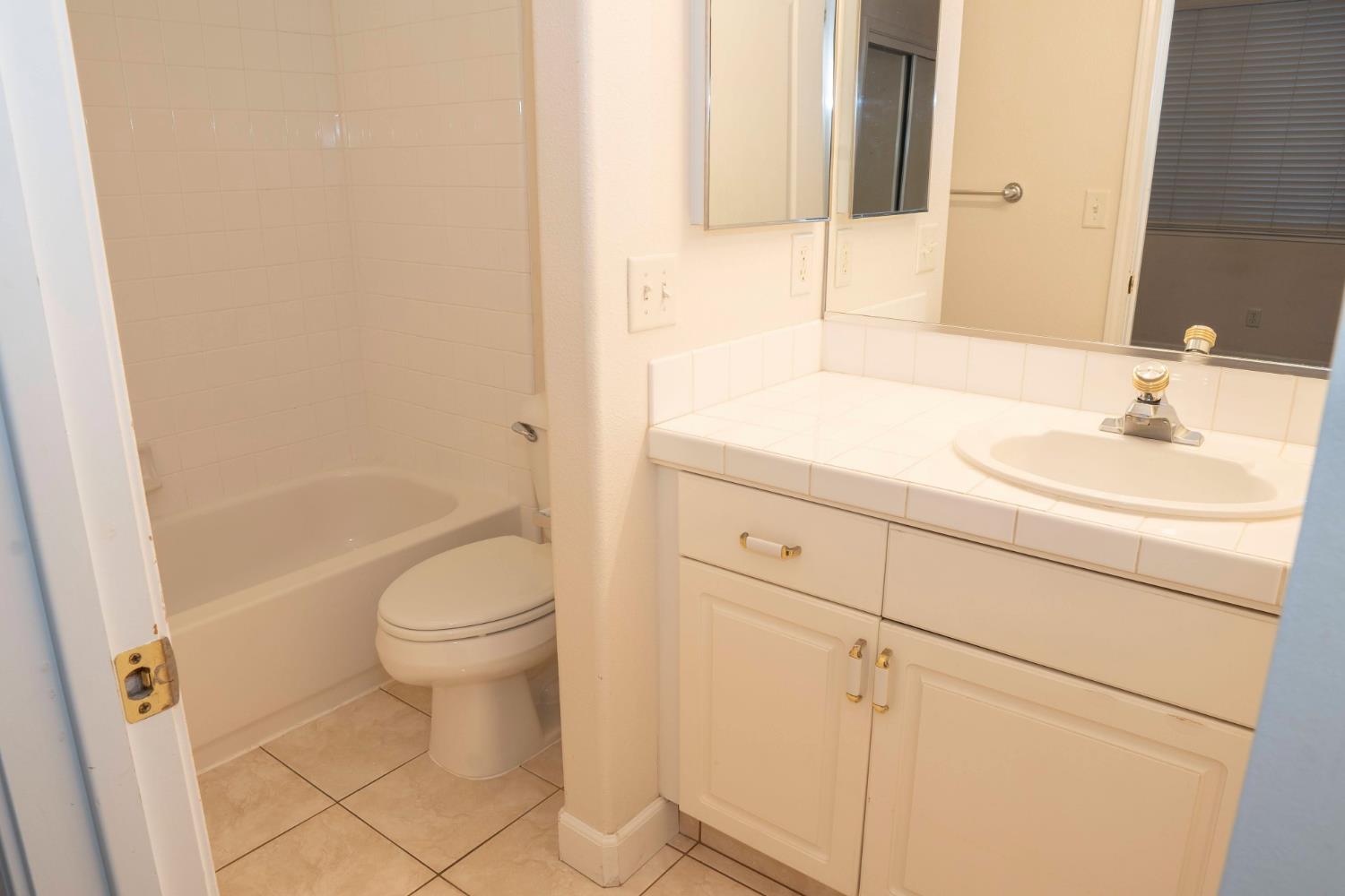 7638 N Bain Ave, Fresno, CA 93722