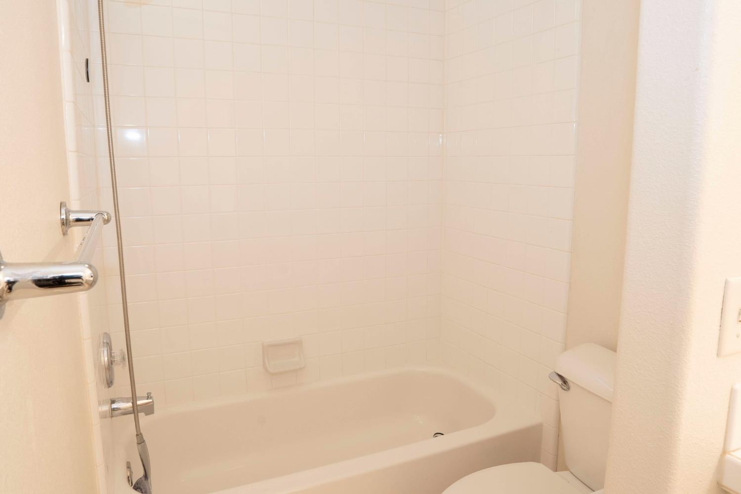 7638 N Bain Ave, Fresno, CA 93722