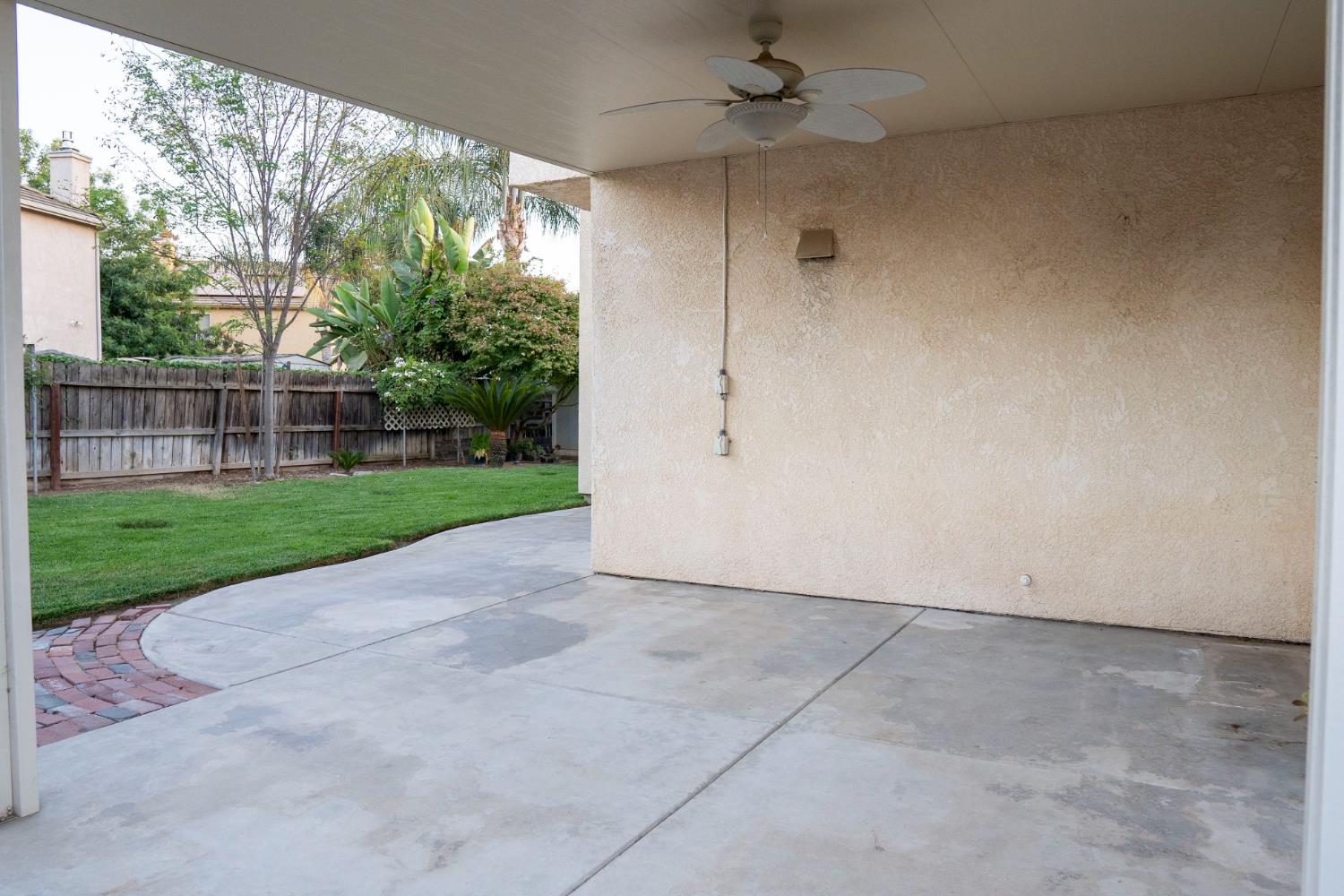 7638 N Bain Ave, Fresno, CA 93722