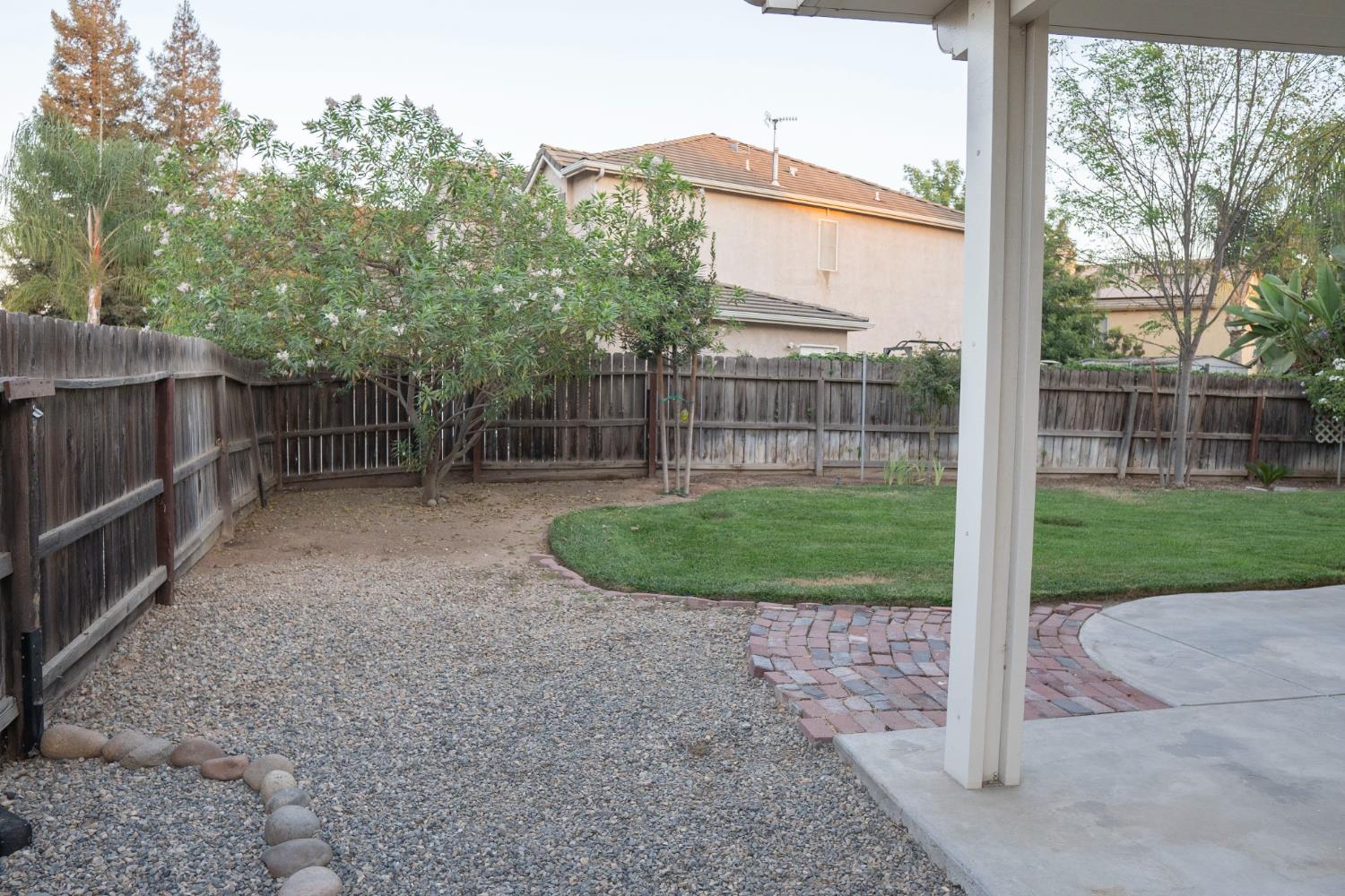 7638 N Bain Ave, Fresno, CA 93722
