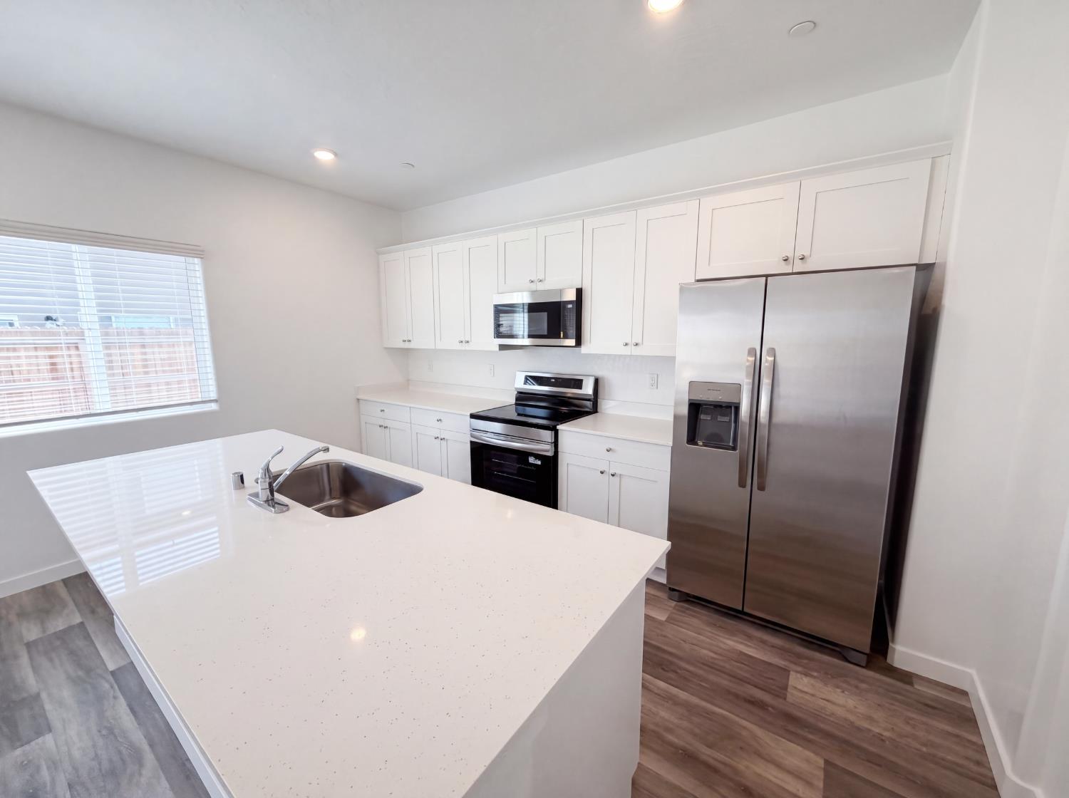 4472 Bellaire Ave, Clovis, CA 93619