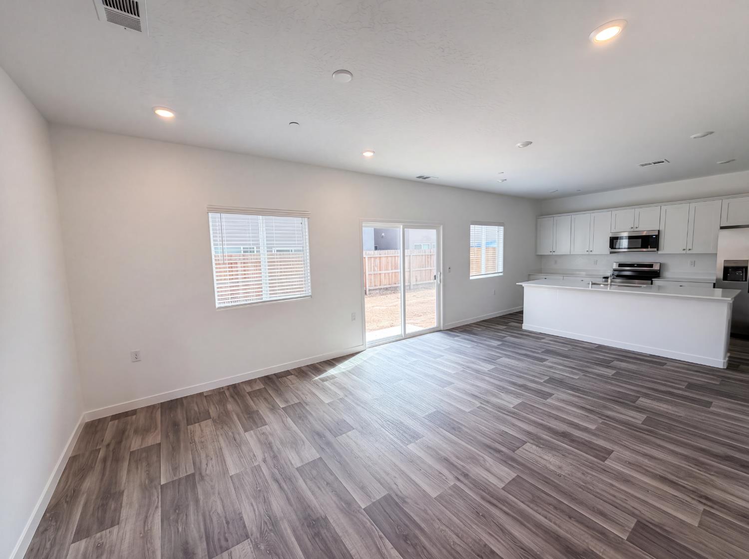 4472 Bellaire Ave, Clovis, CA 93619