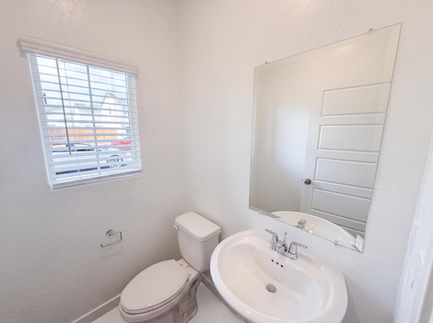 4472 Bellaire Ave, Clovis, CA 93619