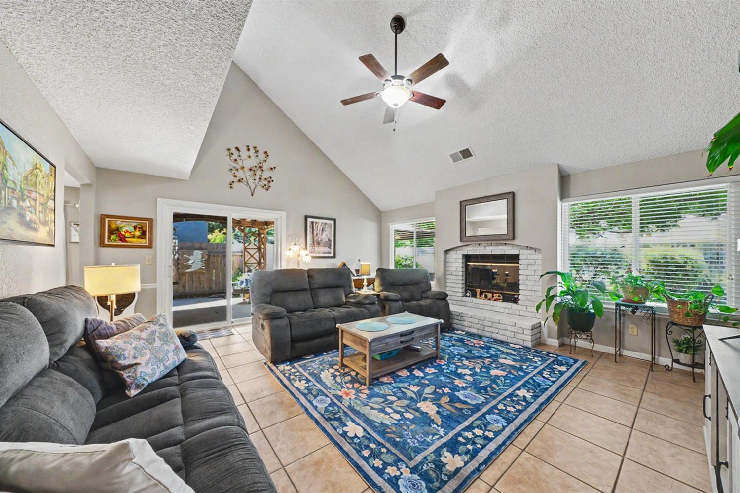 6185 N Mitre Ave, Fresno, CA 93722
