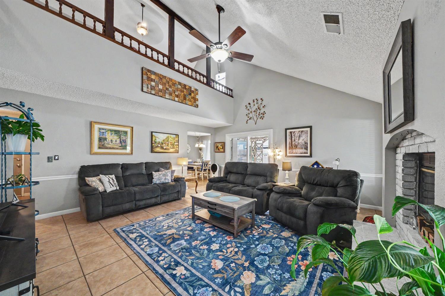 6185 N Mitre Ave, Fresno, CA 93722