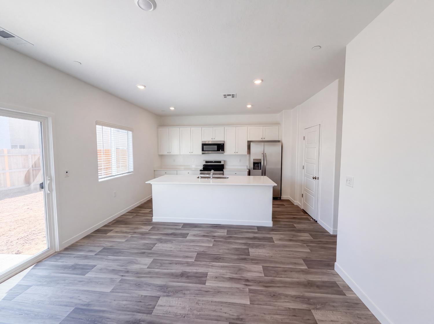 4496 Bellaire Ave, Clovis, CA 93619