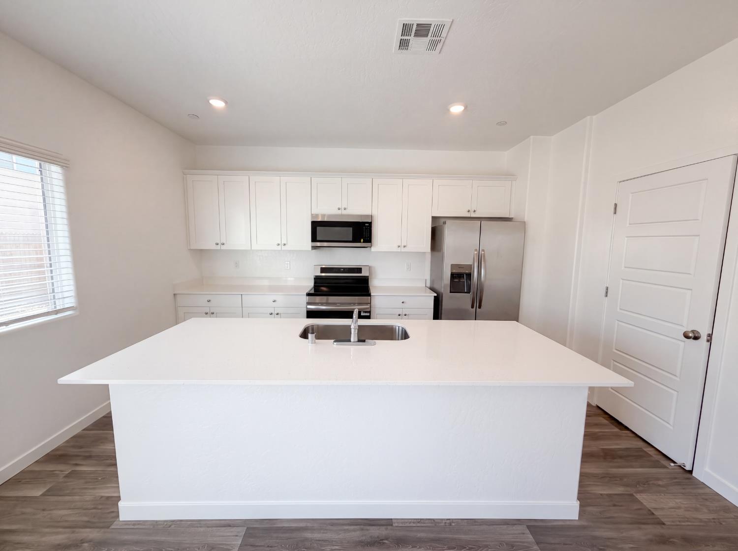 4496 Bellaire Ave, Clovis, CA 93619
