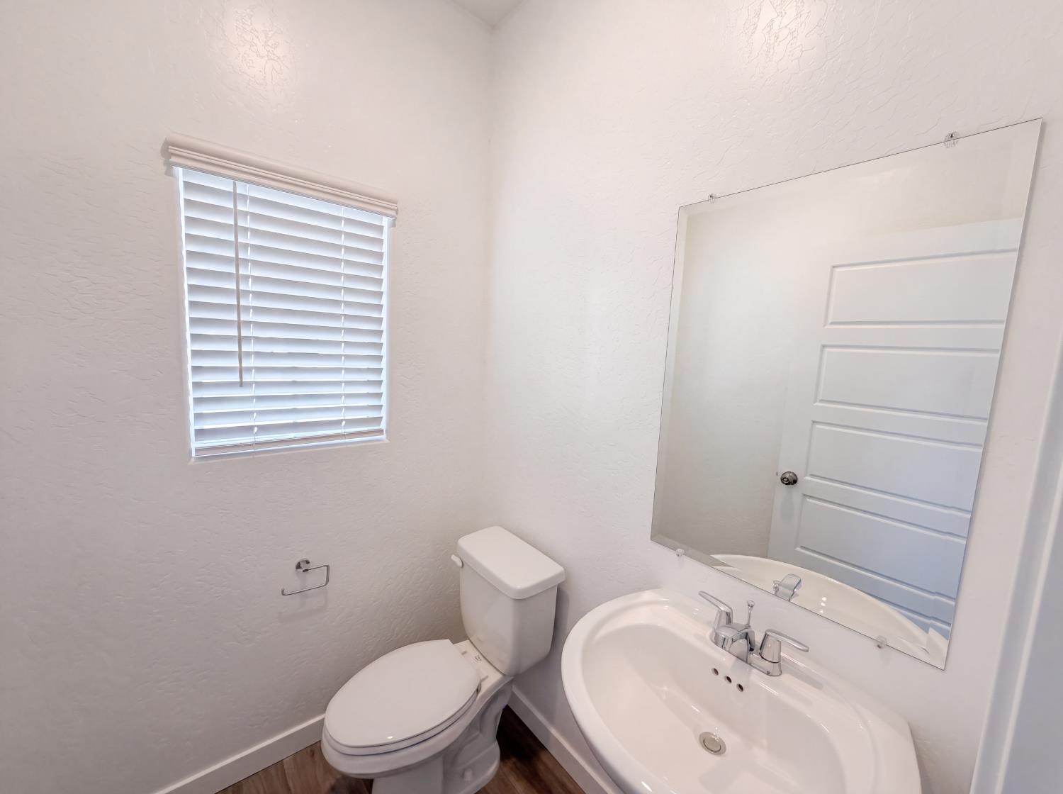 4496 Bellaire Ave, Clovis, CA 93619
