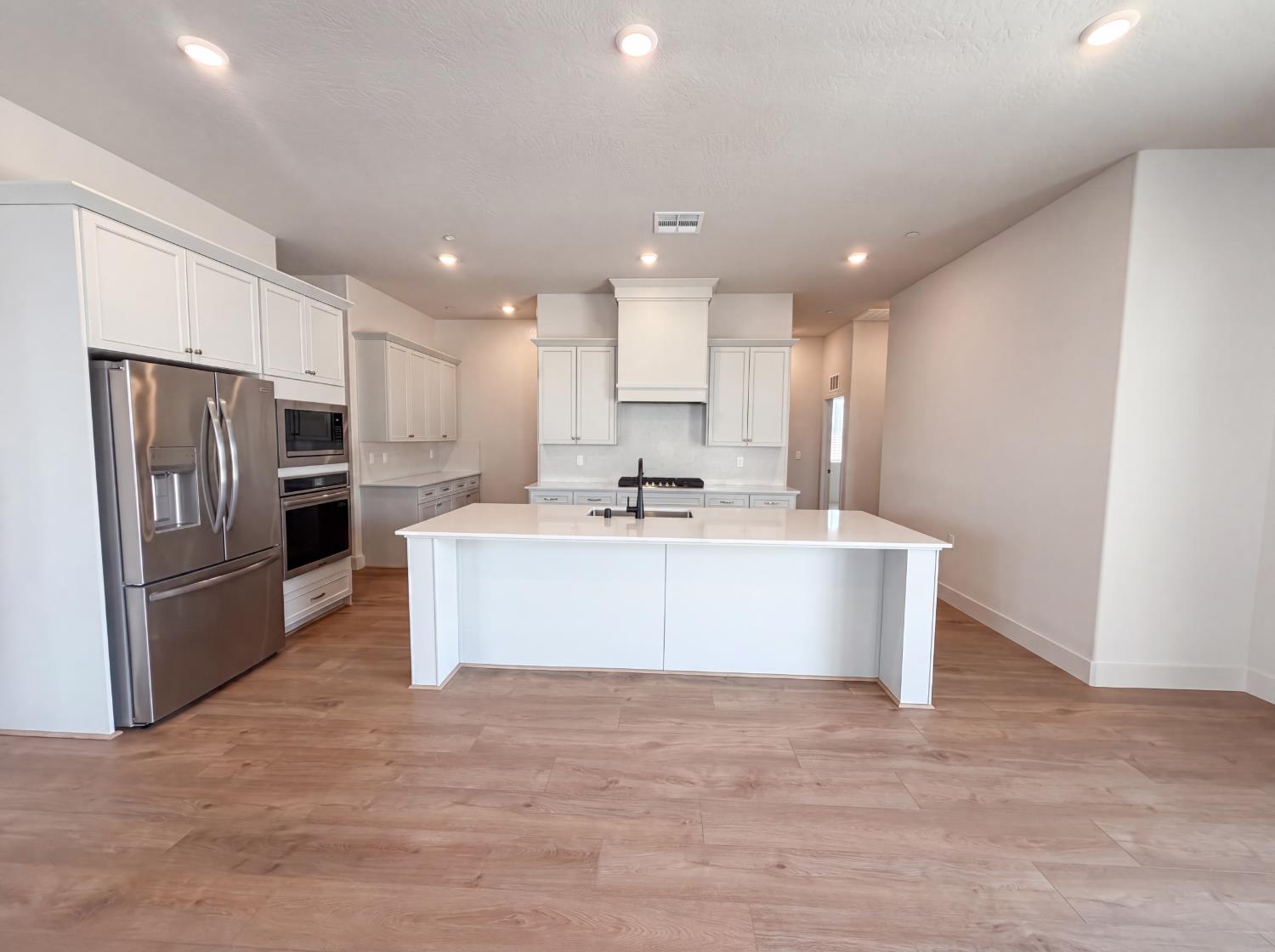 2246 N Marion Ave, Clovis, CA 93619