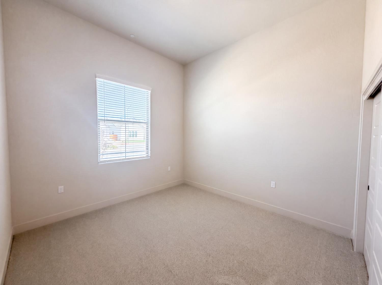 2246 N Marion Ave, Clovis, CA 93619