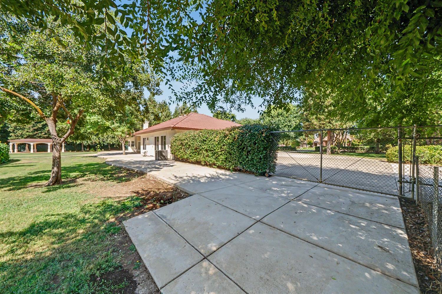 7879 E Garland Ave, Fresno, CA 93737
