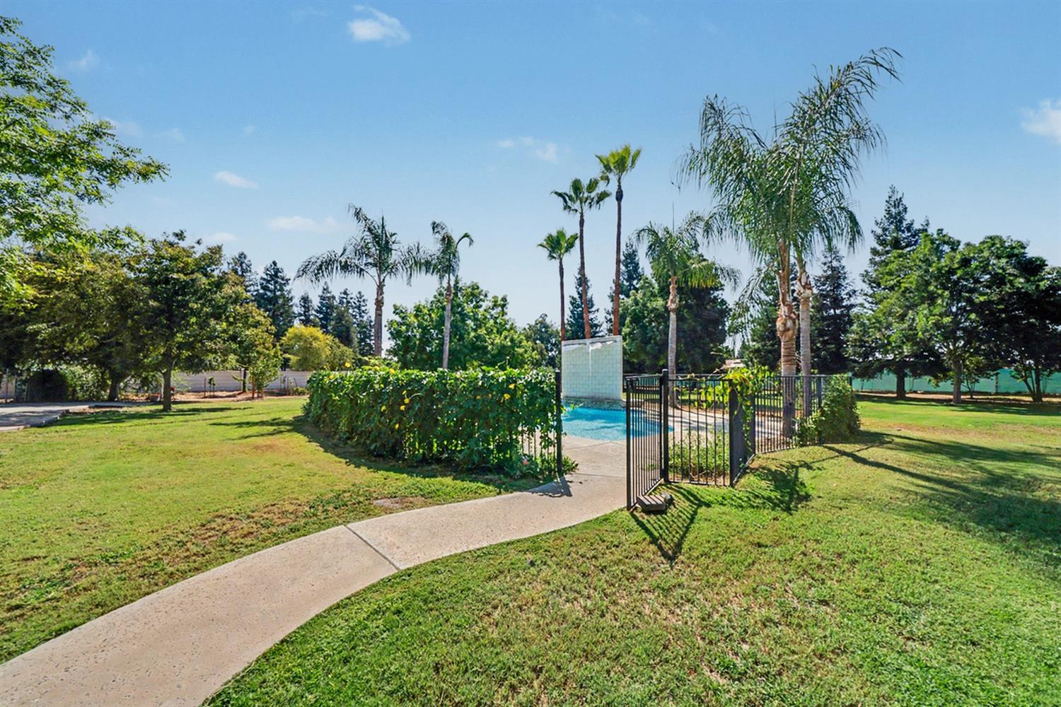 7879 E Garland Ave, Fresno, CA 93737