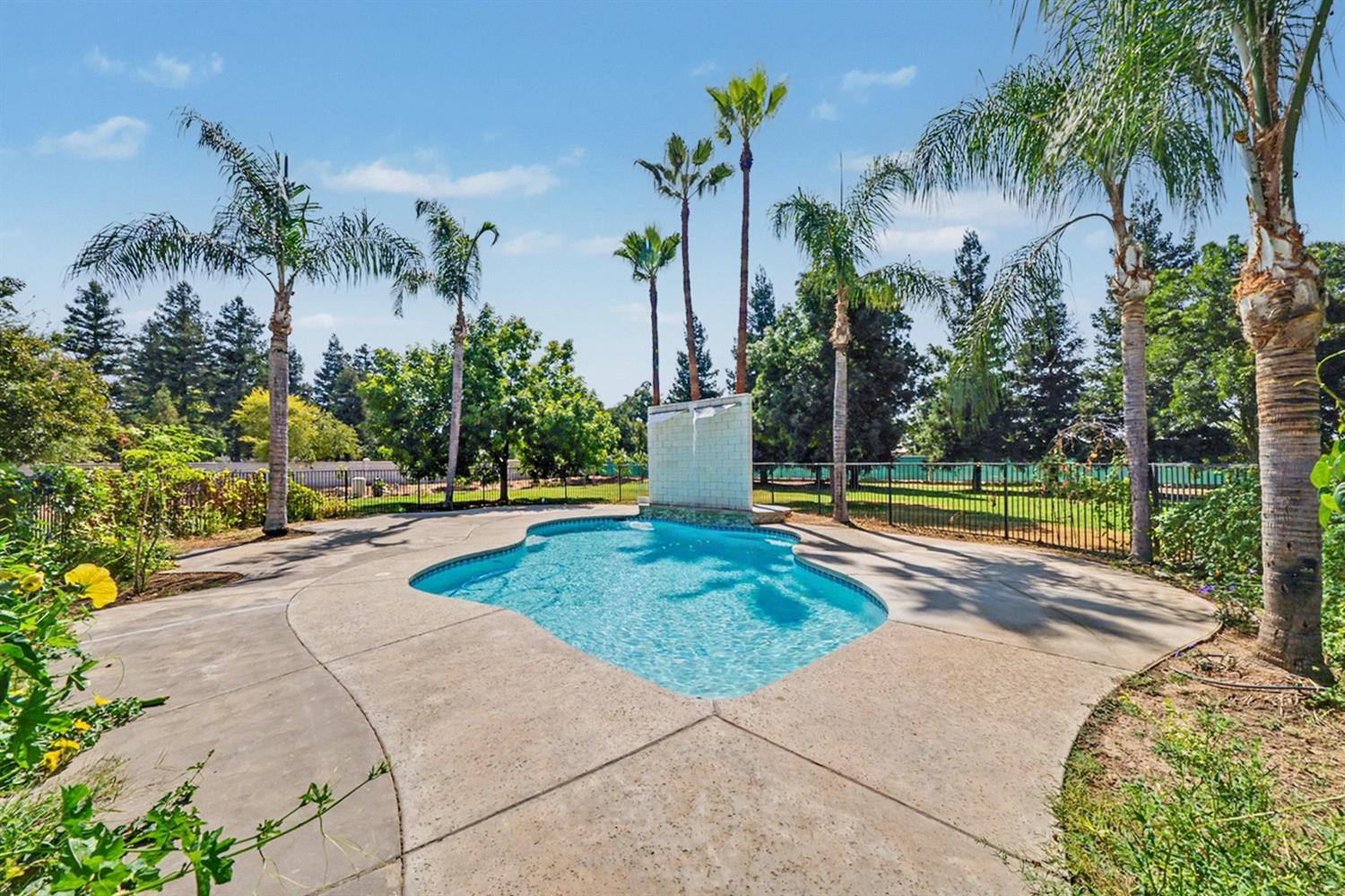 7879 E Garland Ave, Fresno, CA 93737